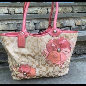 Logo Coach bag with pink flowers